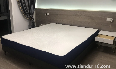藍(lán)盒子床墊和慕思床墊哪個好2