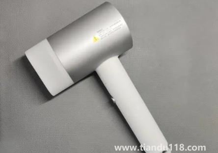 吹風機能把頭發(fā)吹黃嗎2